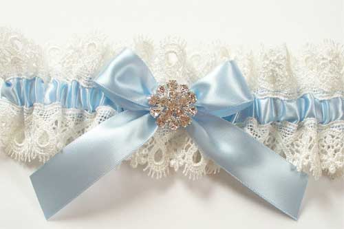 03 Elegantes ligas blancas con lazo azul para la novia